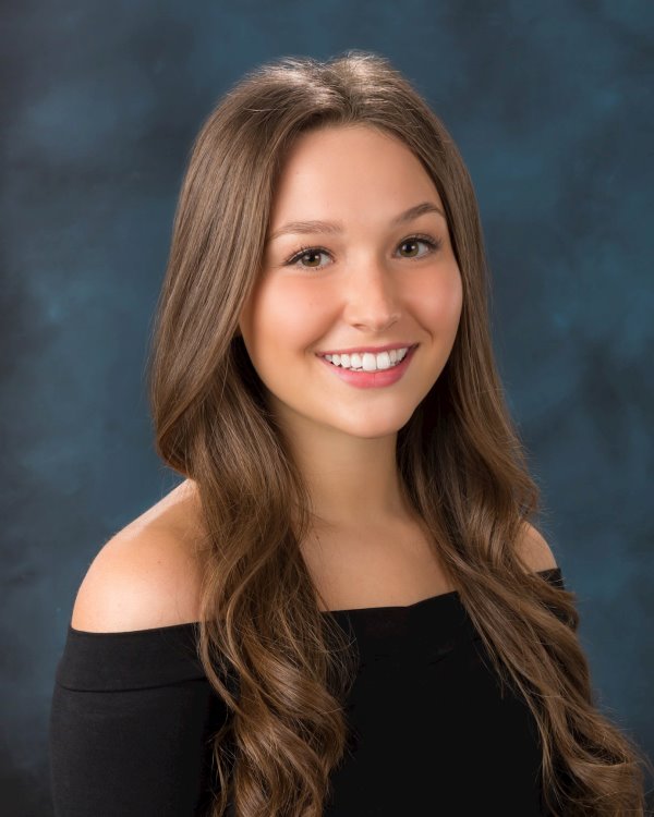 Pine Crest Upper School Student Named Cooke College Scholar