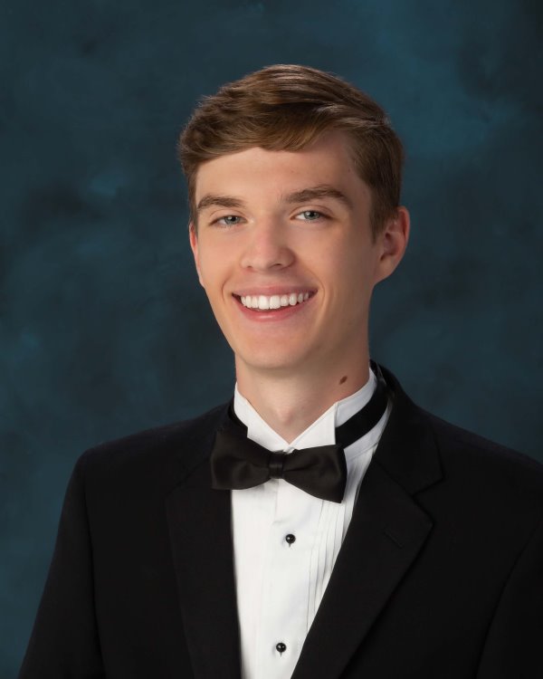 Pine Crest Upper School Digital Media Student Earns 2022 Suncoast Student Production Award